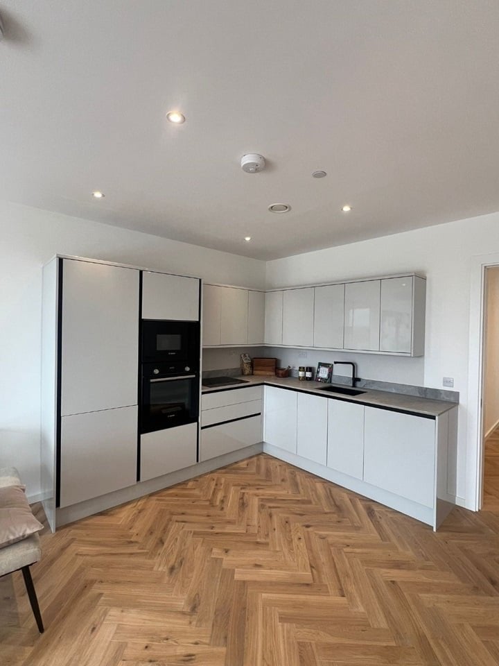 Flat Trim Street in Greater London