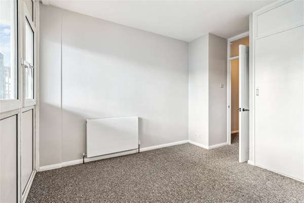Flat Barringer Square in Greater London