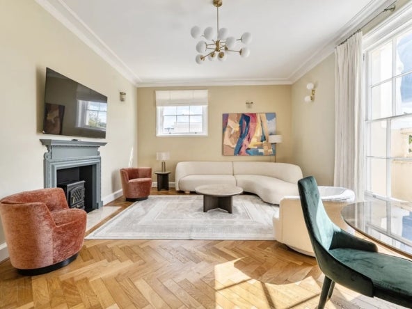 Flat Cumberland Terrace in Greater London