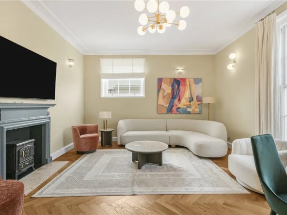 Flat Cumberland Terrace in Greater London