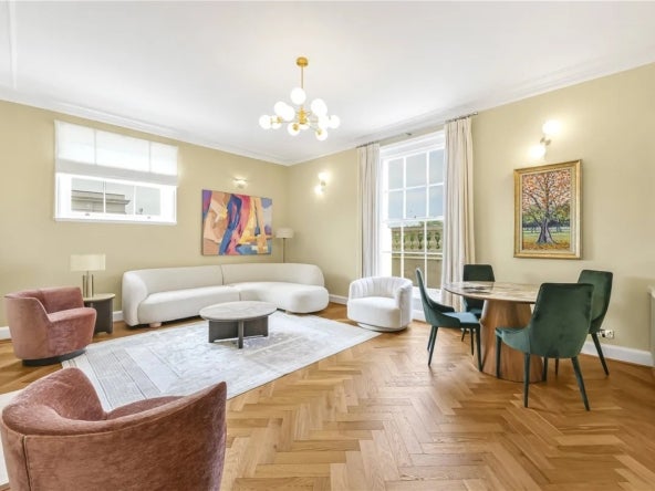 Flat Cumberland Terrace in Greater London