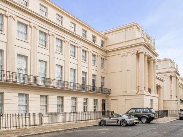 Flat Cumberland Terrace in Greater London