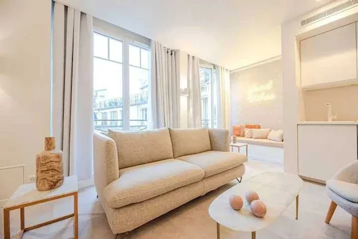 Flat Rue Tronchet in Paris