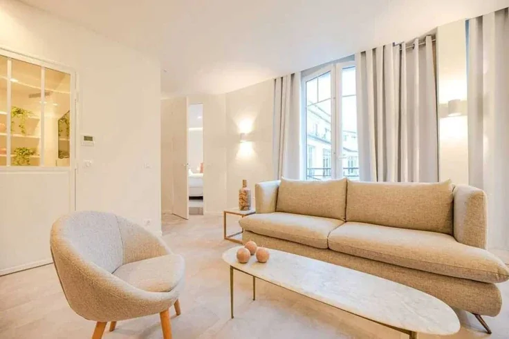 Flat Rue Tronchet in Paris