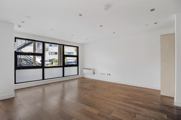 Flat Copenhagen Place in Greater London