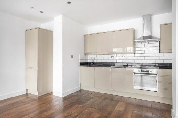 Flat Copenhagen Place in Greater London
