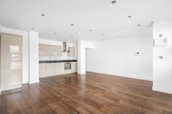 Flat Copenhagen Place in Greater London