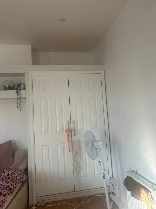 Room Pearson Street in Cardiff