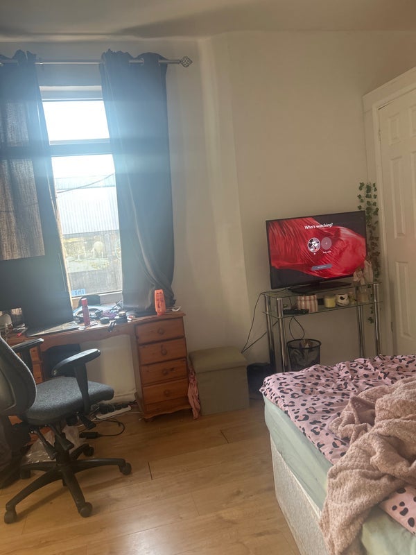 Room Pearson Street in Cardiff