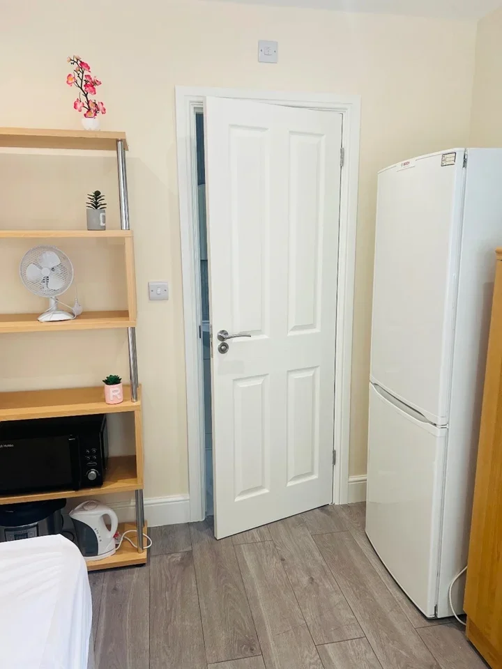 Room Russet Close in Borough of Spelthorne