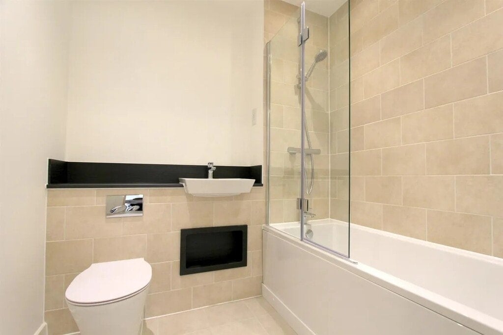 Flat East Acton Lane in Greater London