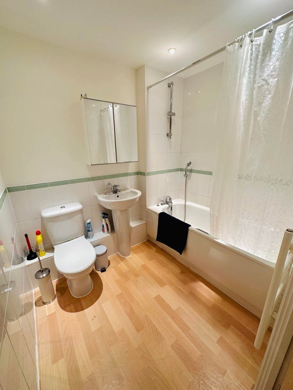 Room Victoria Road in Greater London