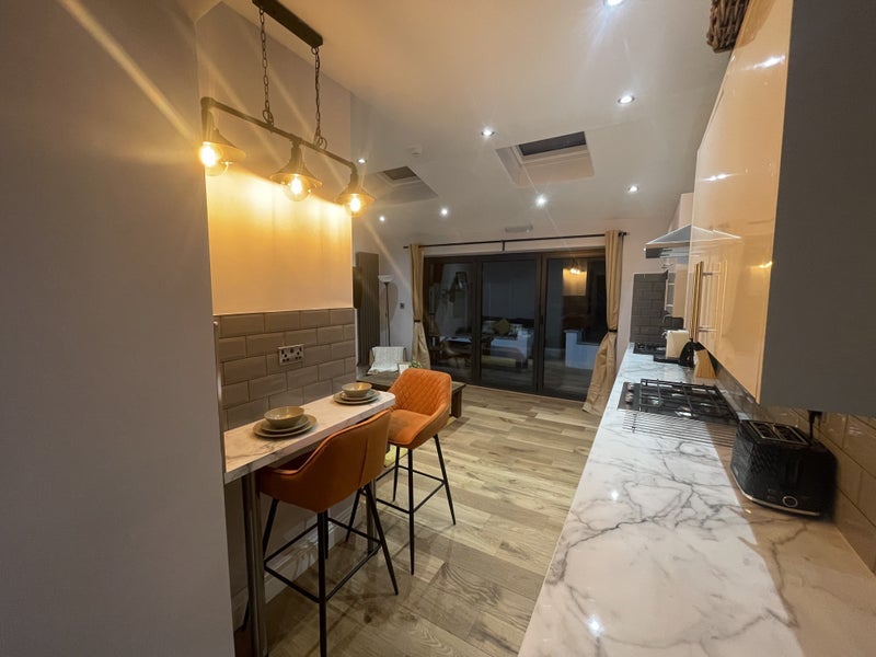 Room Como Road in Greater London