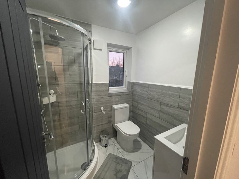 Room Como Road in Greater London