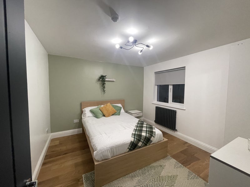 Room Como Road in Greater London