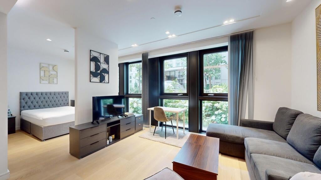 Flat Houghton Street in City of Westminster