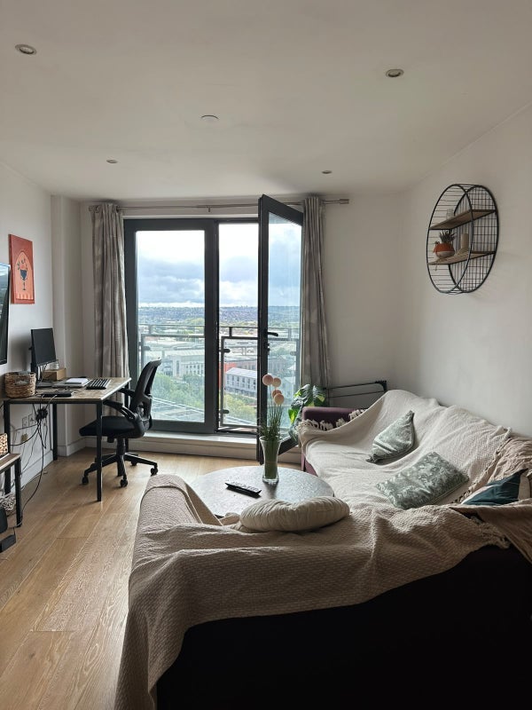 Room South Accommodation Road in Leeds