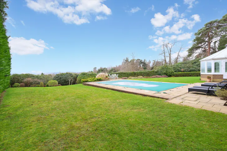 House Rodona Road in Elmbridge