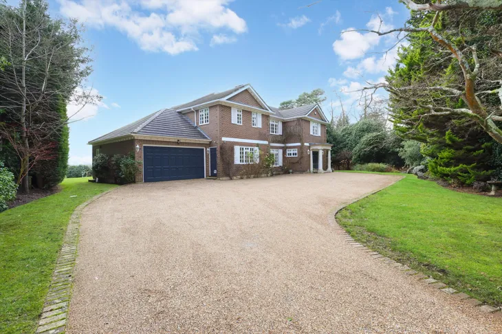 House Rodona Road in Elmbridge