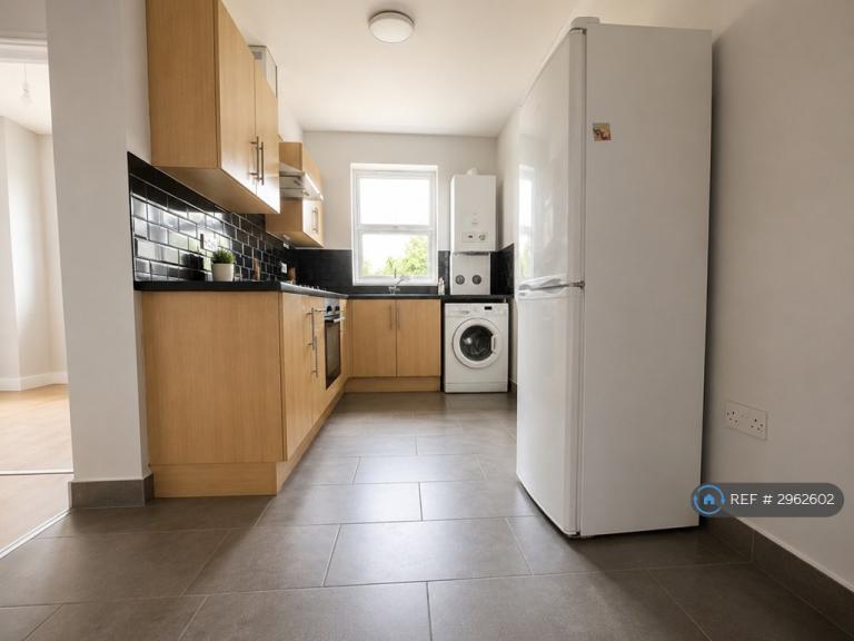 Flat Greenford Road in Greater London