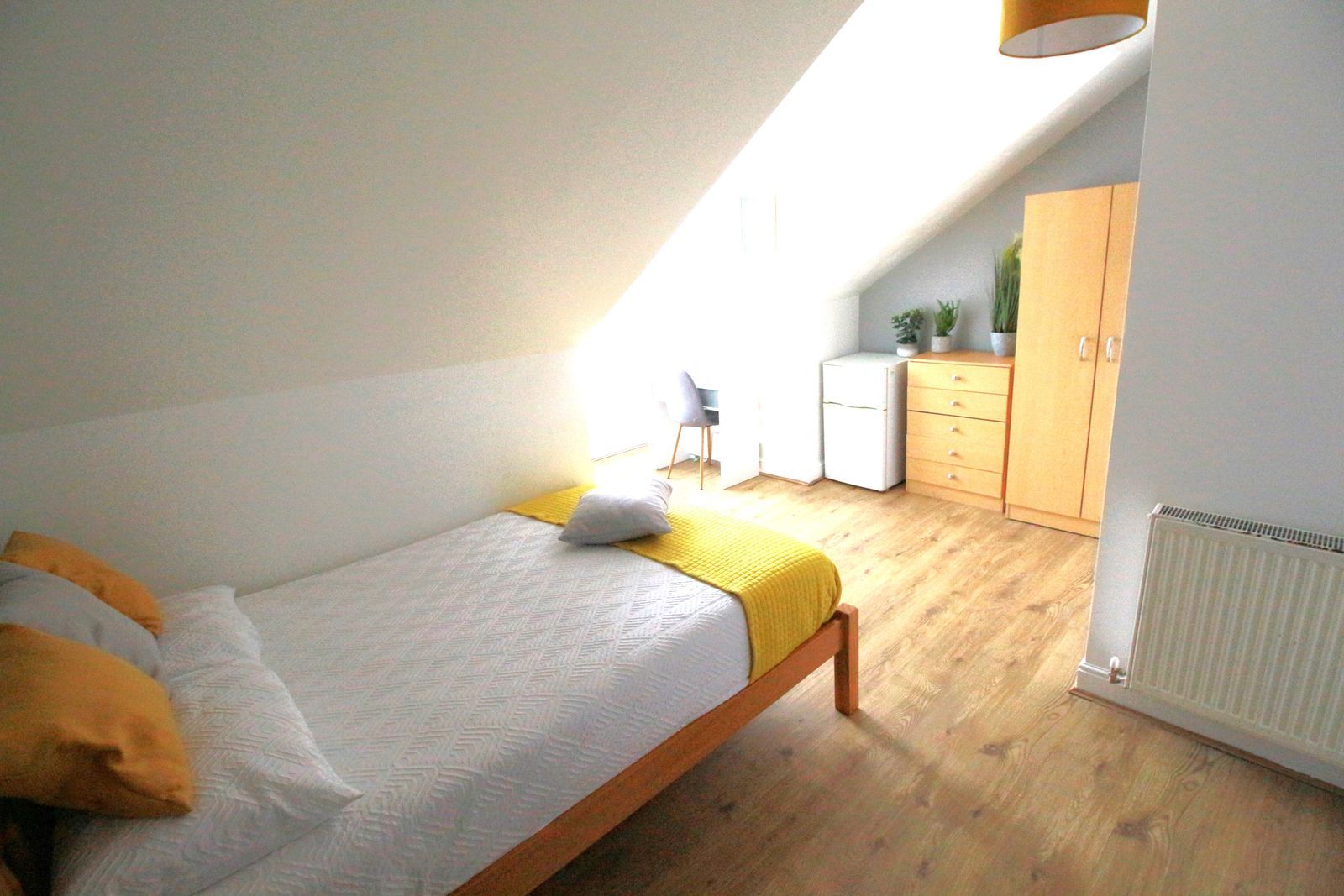 Room Monks Road in Lincoln