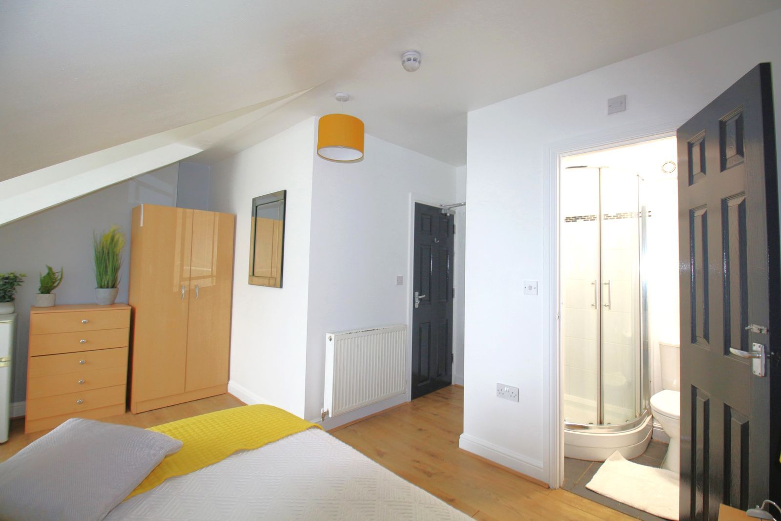 Room Monks Road in Lincoln