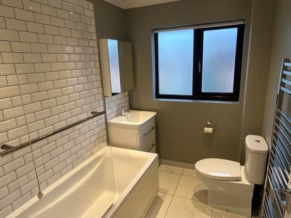 Room Mills Grove in Greater London