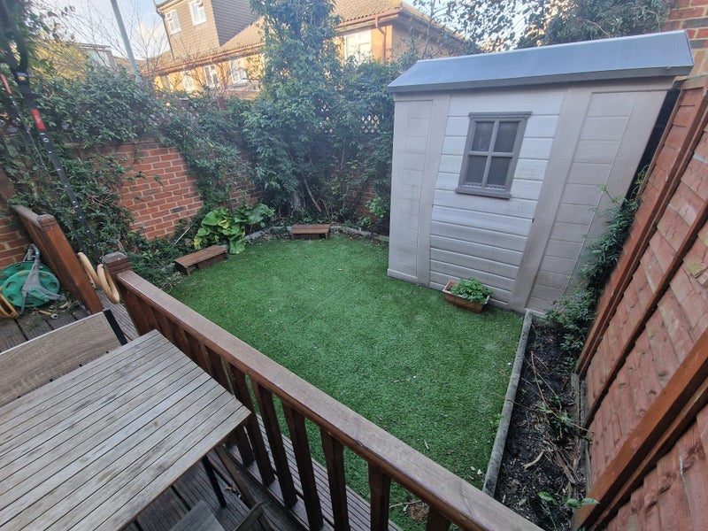 Room Mills Grove in Greater London