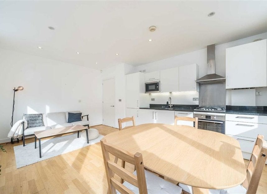 Flat Crondall Street in Greater London