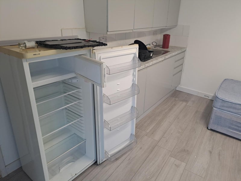 Room Iveson Rise in Leeds