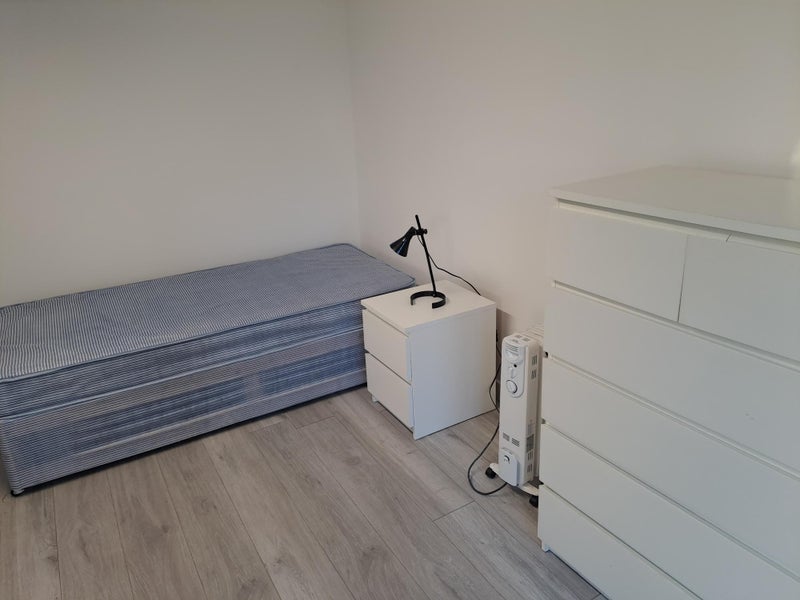 Room Iveson Rise in Leeds