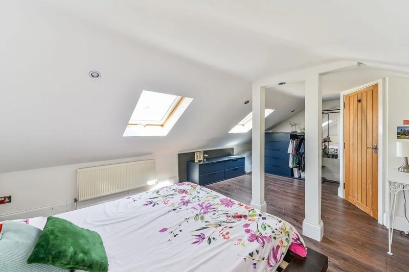 Room Queenstown Road in Greater London