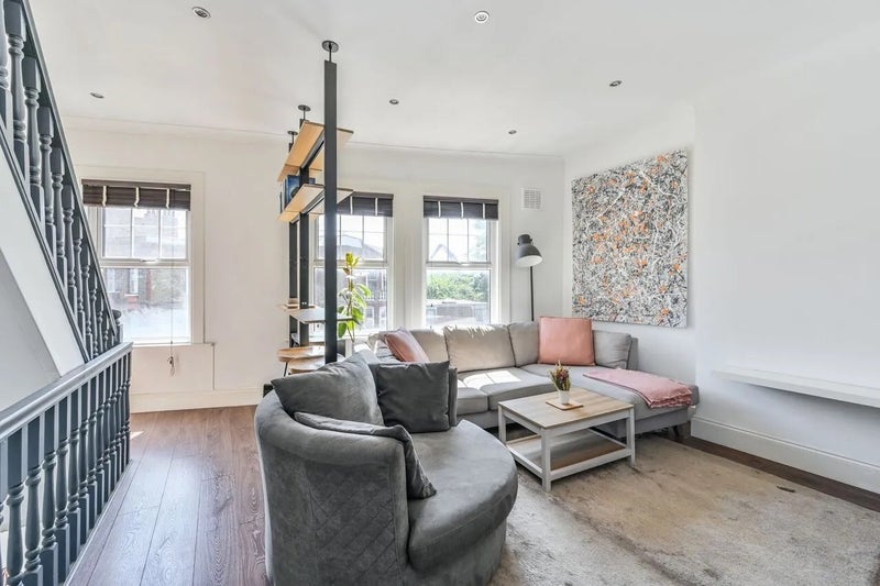 Room Queenstown Road in Greater London