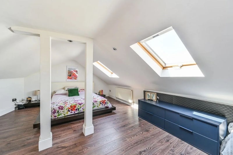 Room Queenstown Road in Greater London