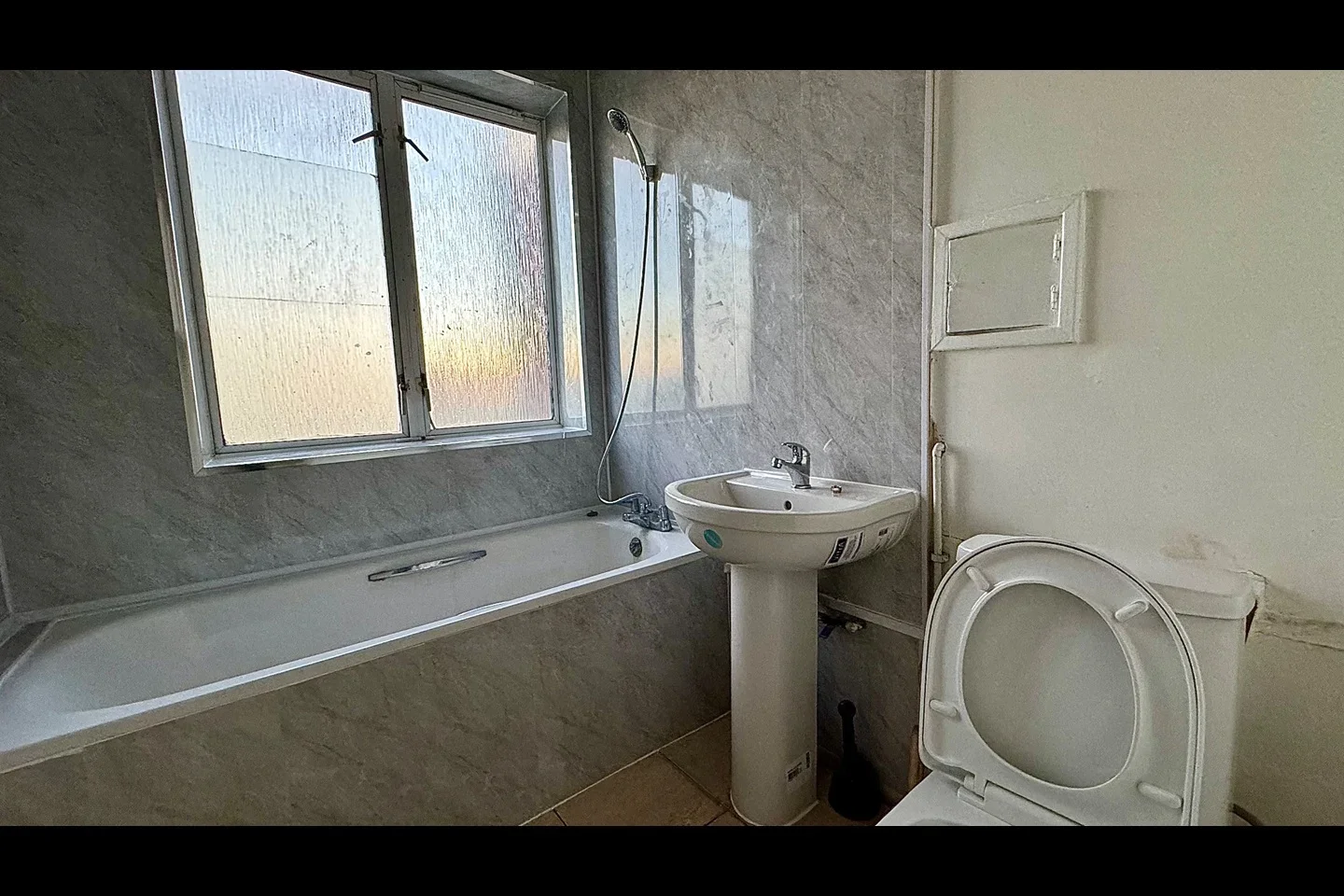 Room Stepney Way in Greater London