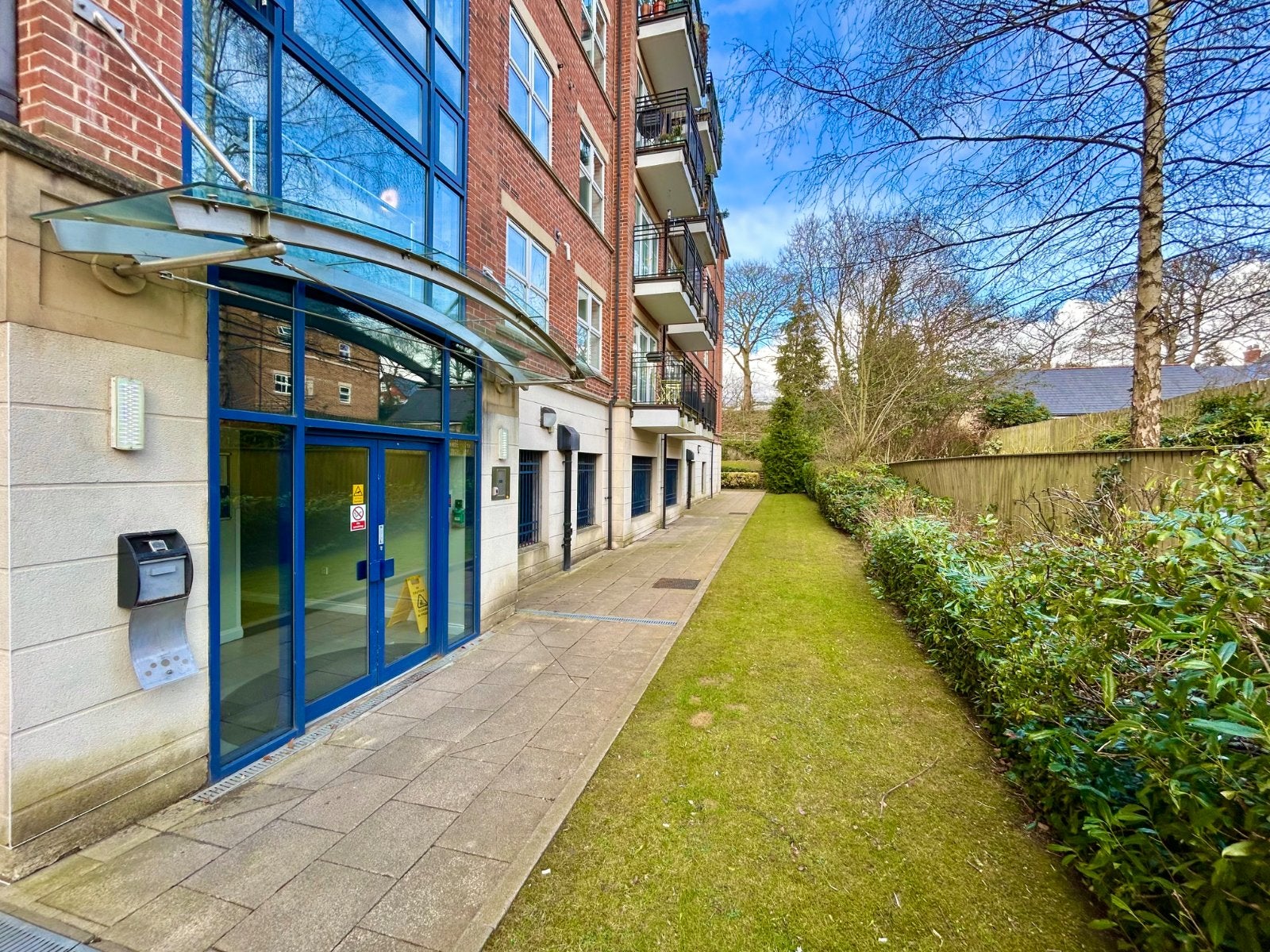 Flat Carisbrooke Road in Leeds