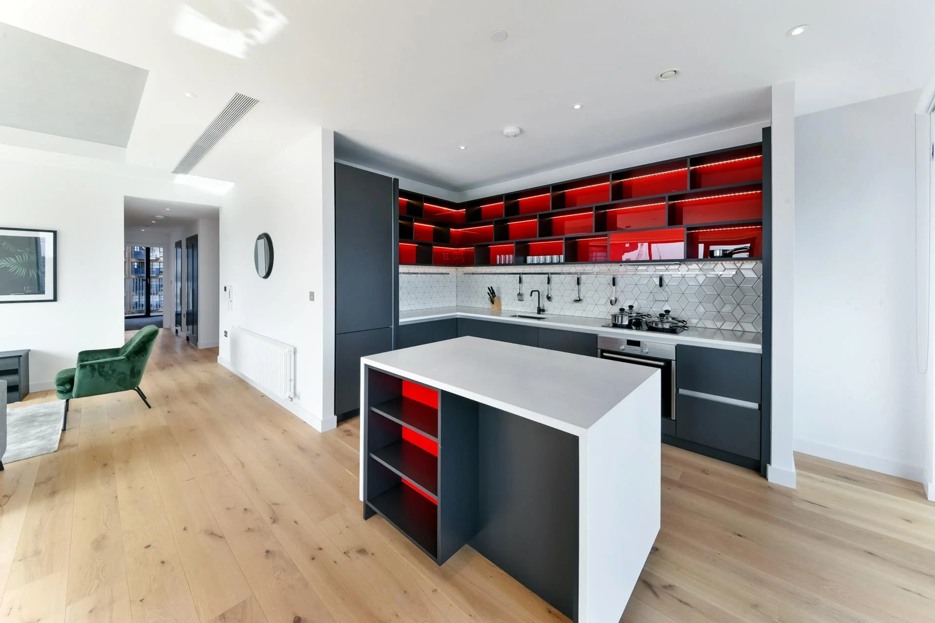 Flat City Island Way in Greater London