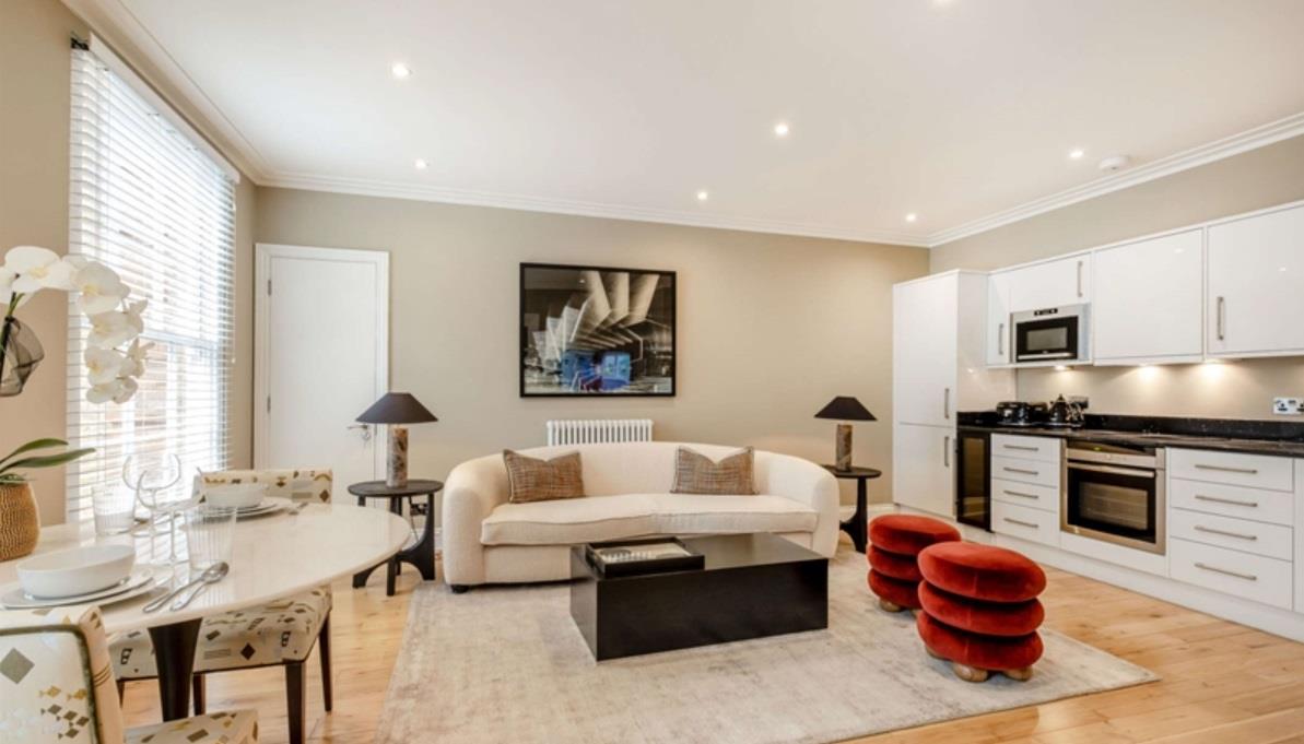 Flat Grosvenor Hill in City of Westminster