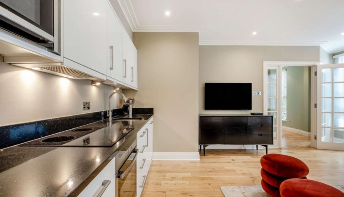 Flat Grosvenor Hill in City of Westminster