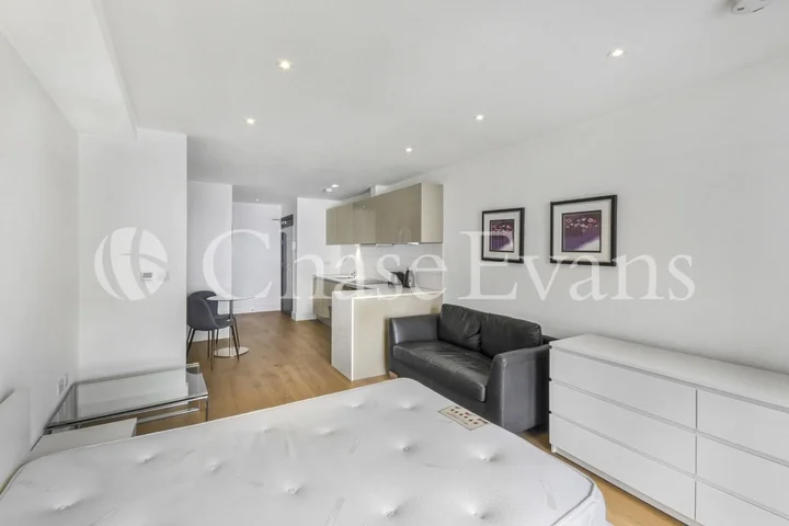 Flat Down Place in Greater London