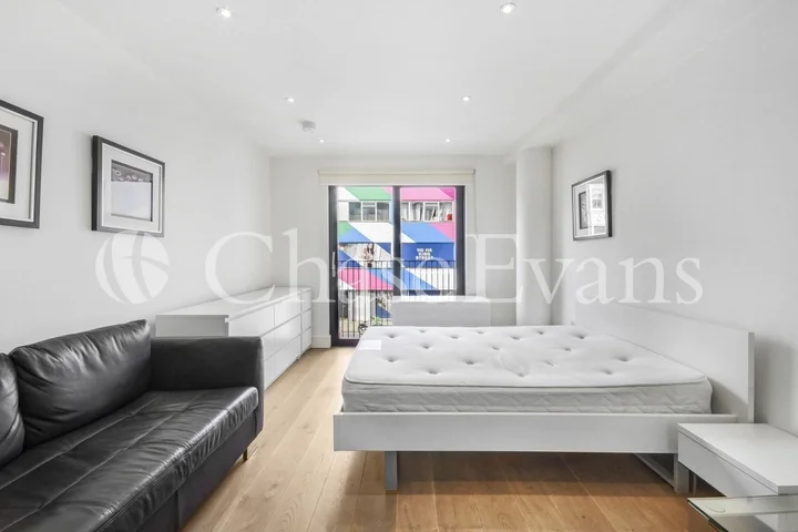 Flat Down Place in Greater London