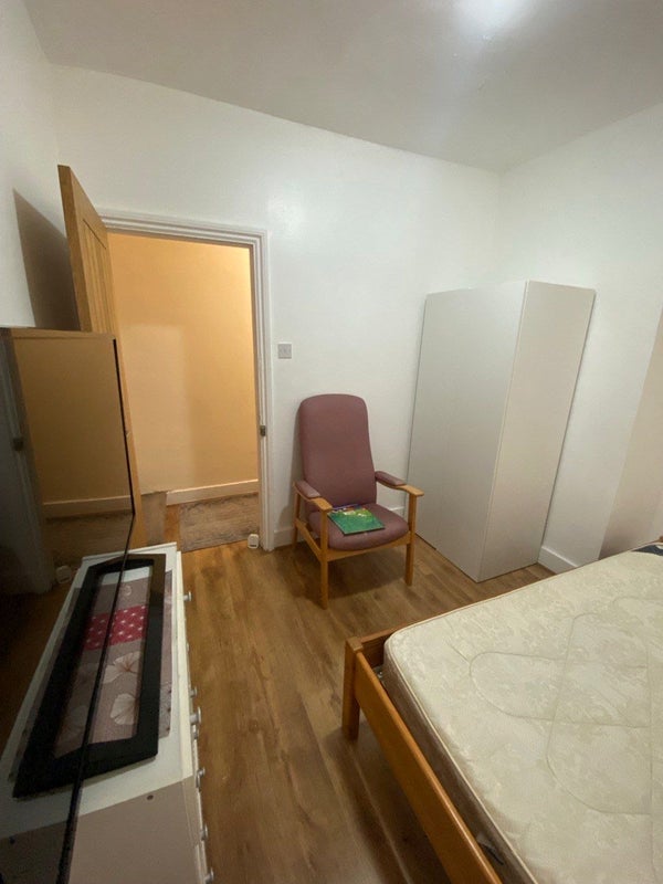 Room Albert Road in Greater London