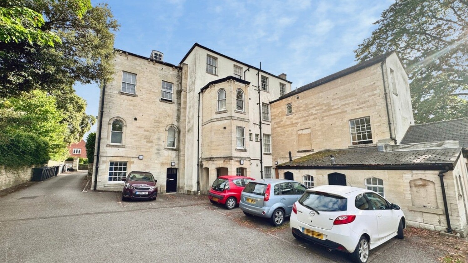 Flat Hilperton Road in Trowbridge