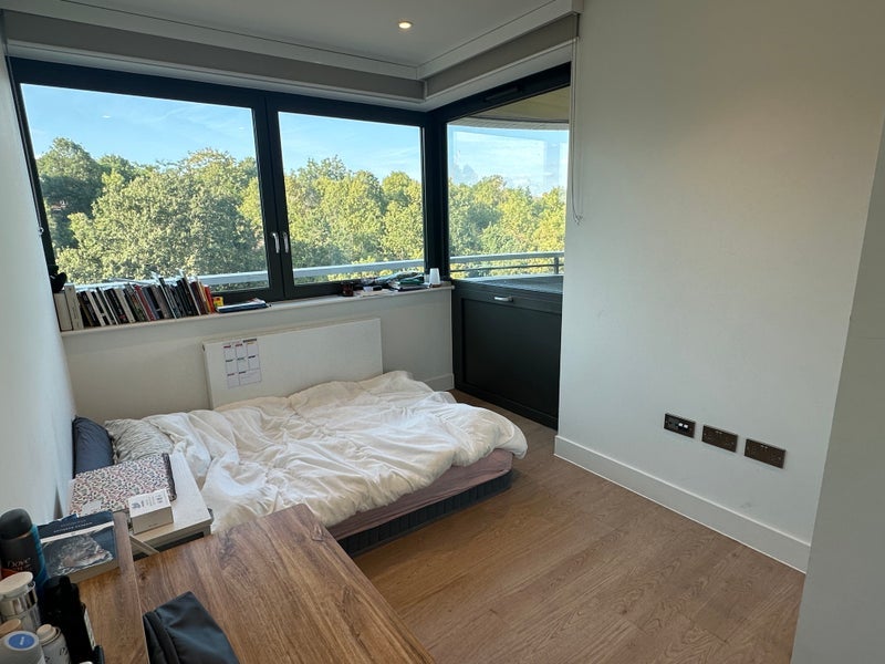 Room High Road Wembley in Greater London
