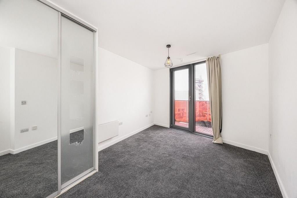 Flat Warton Road in Greater London