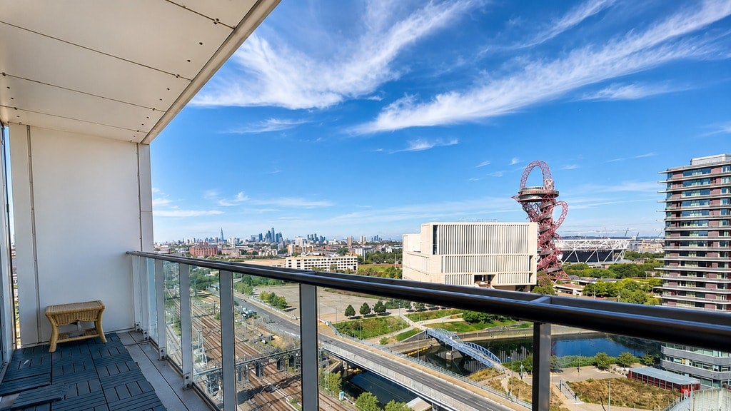 Flat Warton Road in Greater London