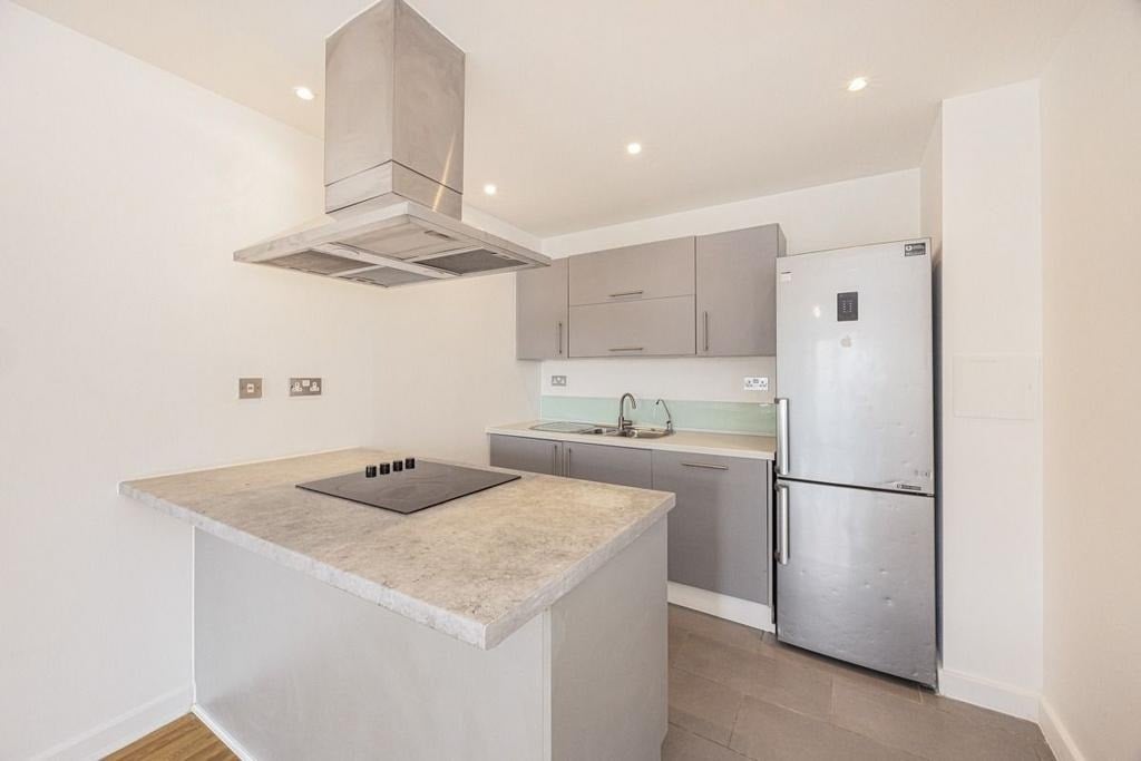 Flat Warton Road in Greater London