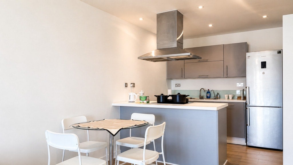 Flat Warton Road in Greater London