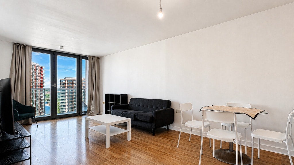 Flat Warton Road in Greater London