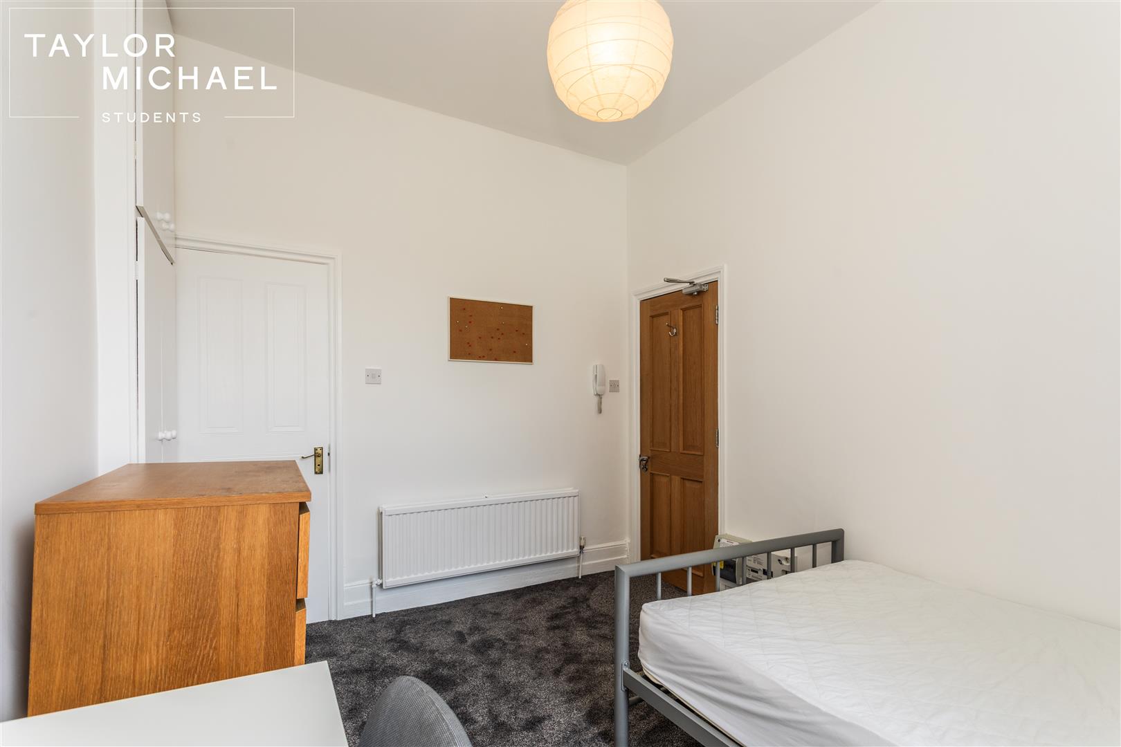 Room Bedford Square in Brighton